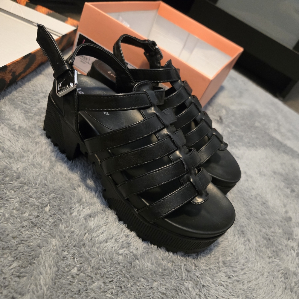 Fashion Nova Black Chunky Heel Sandals